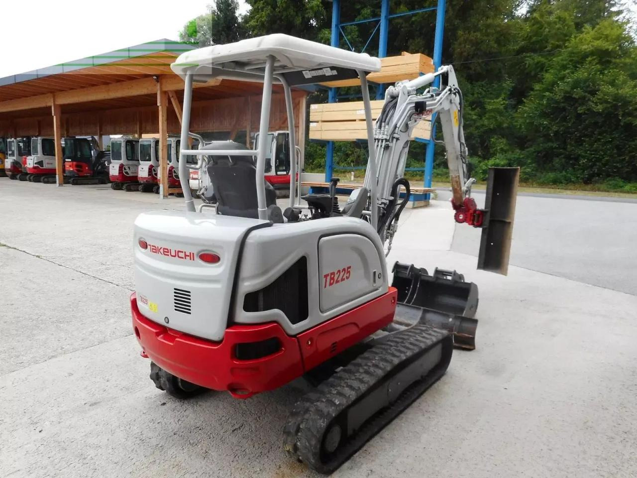Takeuchi tb 225 mit powertilt + 3 löffel ( service neu ) - Mini excavator: picture 4 Takeuchi tb 225 mit powertilt + 3 löffel ( service neu ) - Mini excavator: picture 4
