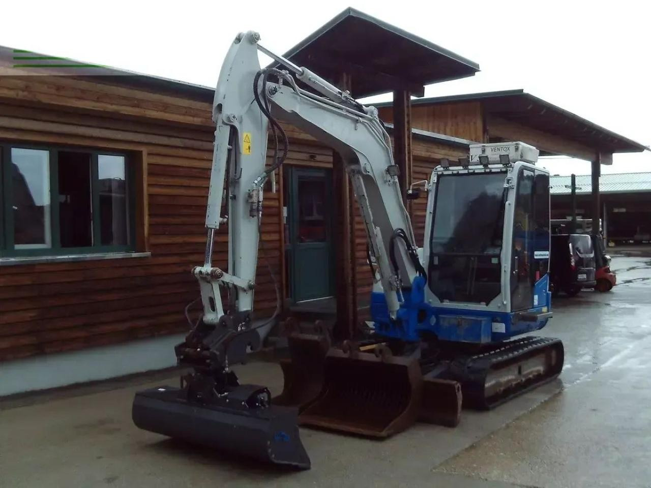 Takeuchi tb 260 ( 5.735kg ) hydr. sw + 3 löffel - Mini excavator: picture 2 Takeuchi tb 260 ( 5.735kg ) hydr. sw + 3 löffel - Mini excavator: picture 2