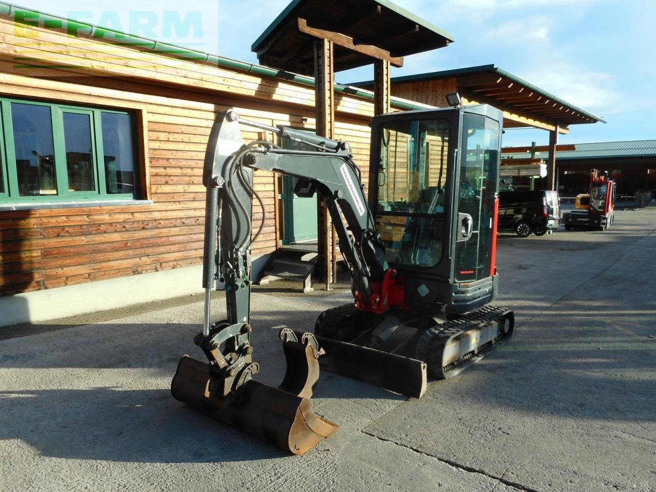 Takeuchi tb23 ( 2.670kg ) hydr. sw + 2 löffel - Mini excavator: picture 2 Takeuchi tb23 ( 2.670kg ) hydr. sw + 2 löffel - Mini excavator: picture 2