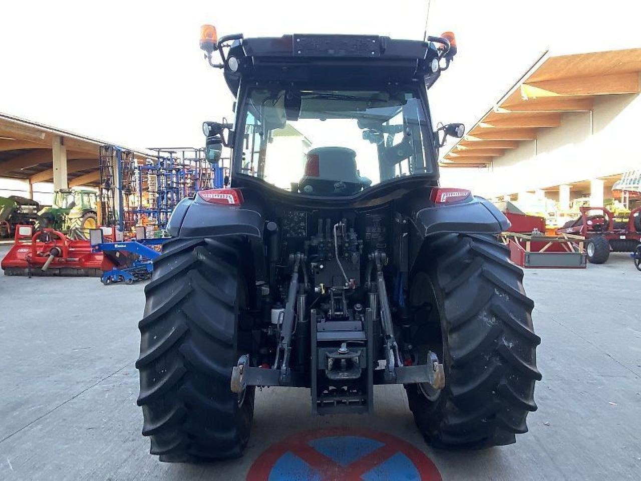 Farm tractor Valtra a 114: picture 7