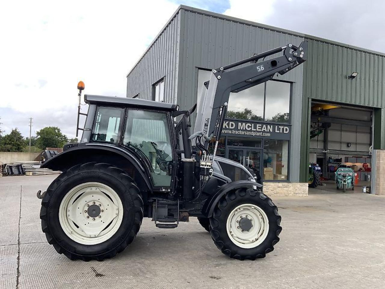 Valtra n103 hi tech (st23719) - Farm tractor: picture 1 Valtra n103 hi tech (st23719) - Farm tractor: picture 1
