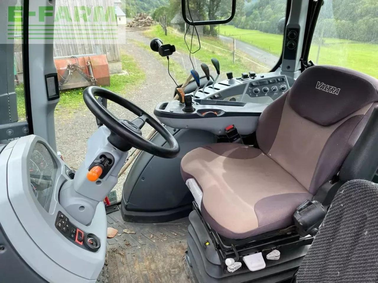 Farm tractor Valtra n134 hitech HiTech: picture 8