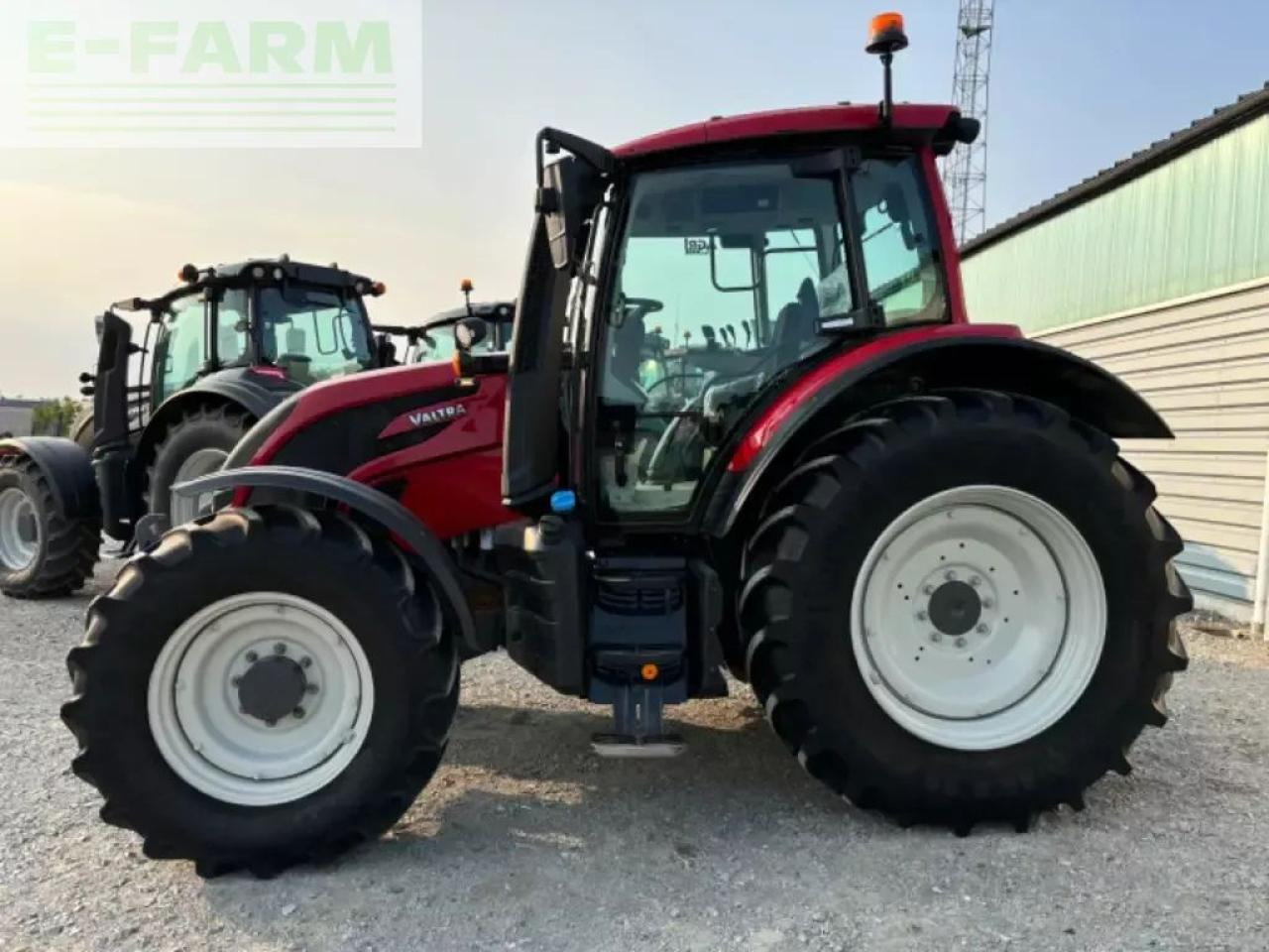 Valtra n135h - Farm tractor: picture 1 Valtra n135h - Farm tractor: picture 1