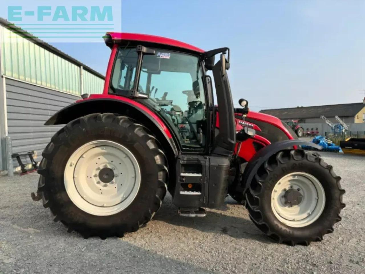 Valtra n135h - Farm tractor: picture 2 Valtra n135h - Farm tractor: picture 2