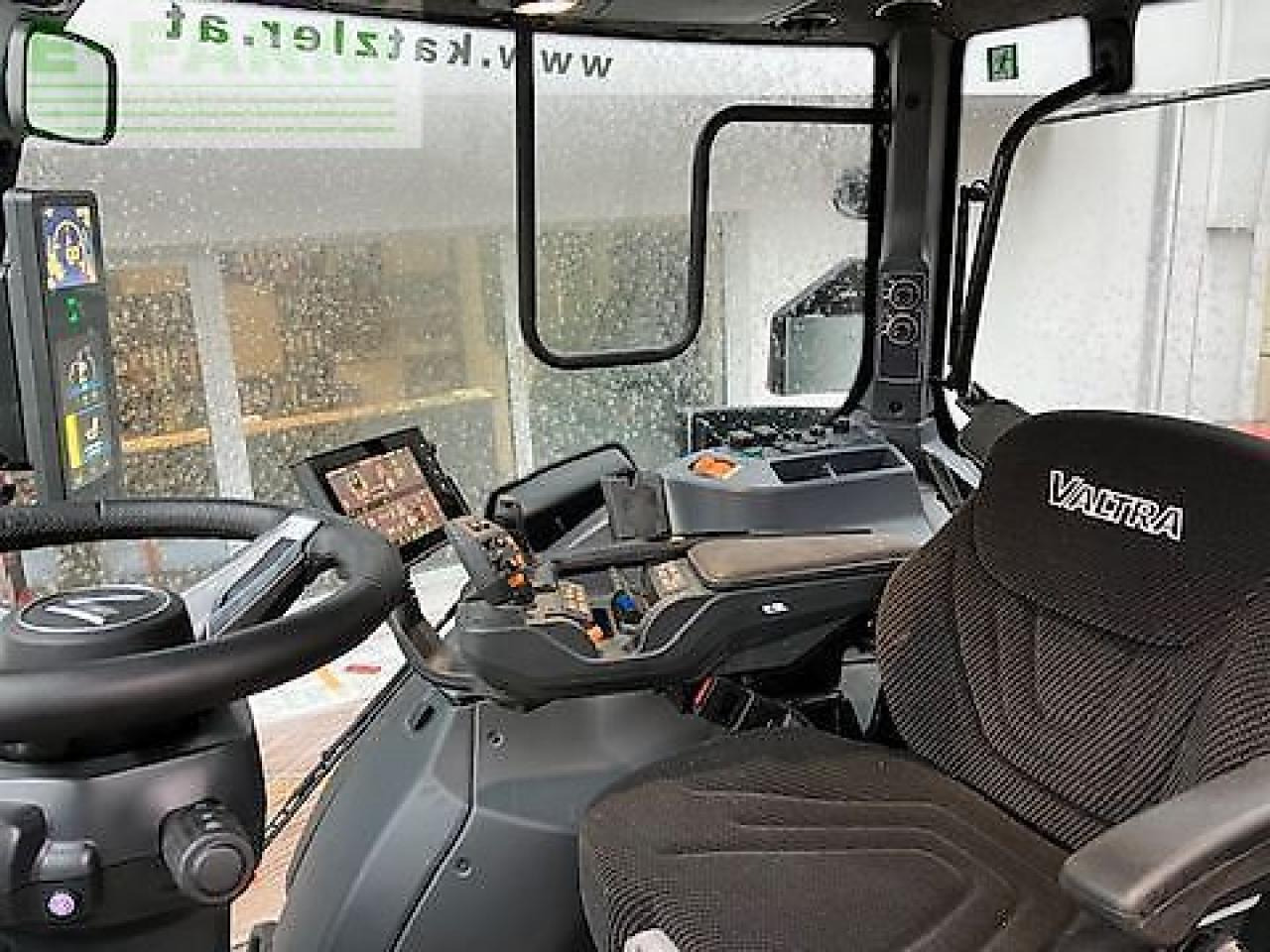 Valtra q305 - Farm tractor: picture 4 Valtra q305 - Farm tractor: picture 4