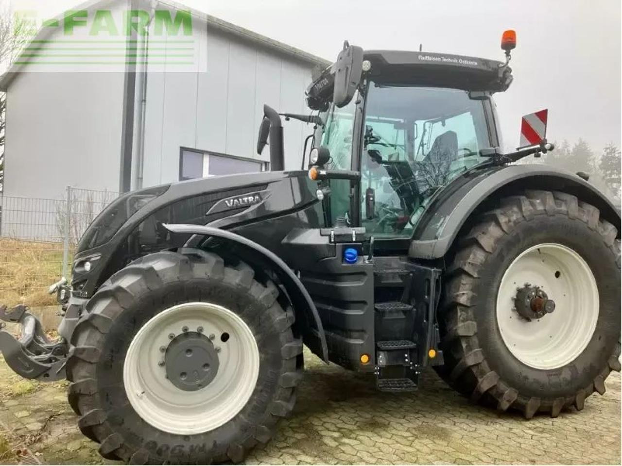 Valtra s324 smarttouch mr19 - Farm tractor: picture 2 Valtra s324 smarttouch mr19 - Farm tractor: picture 2