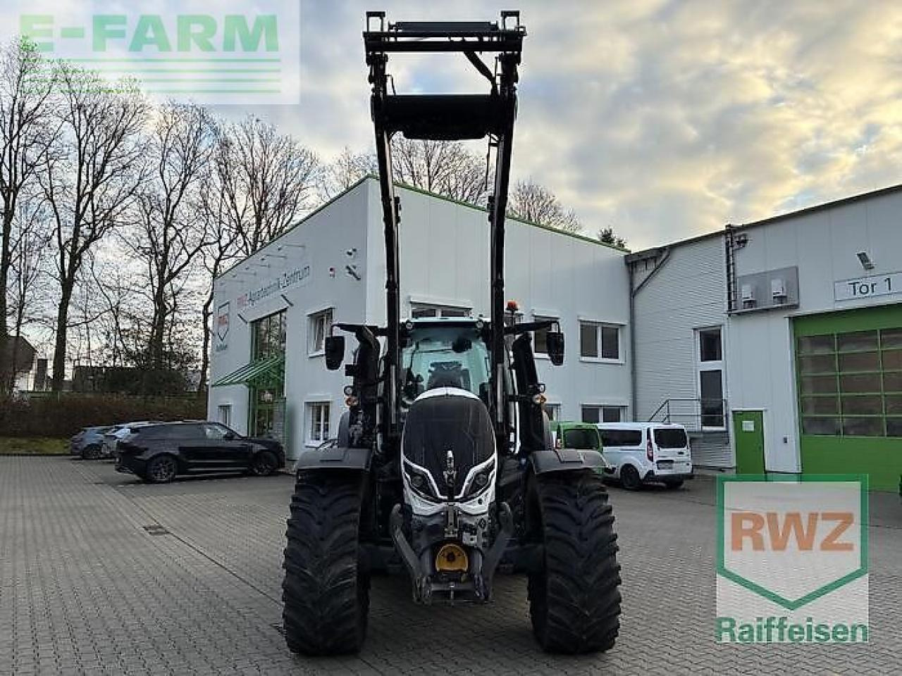 Valtra t215d - Farm tractor: picture 1 Valtra t215d - Farm tractor: picture 1