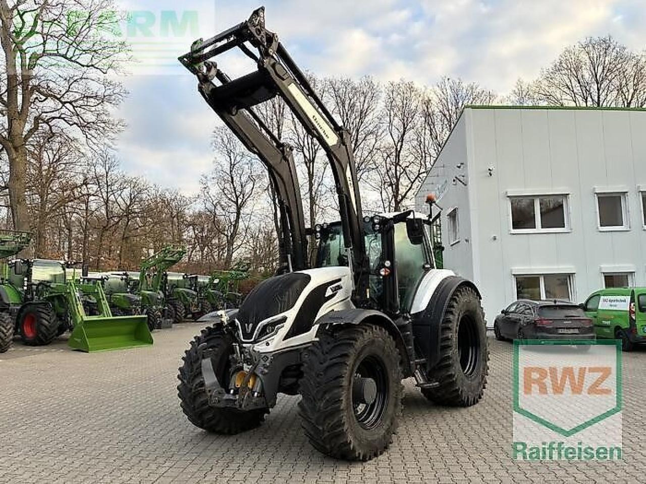 Valtra t215d - Farm tractor: picture 2 Valtra t215d - Farm tractor: picture 2