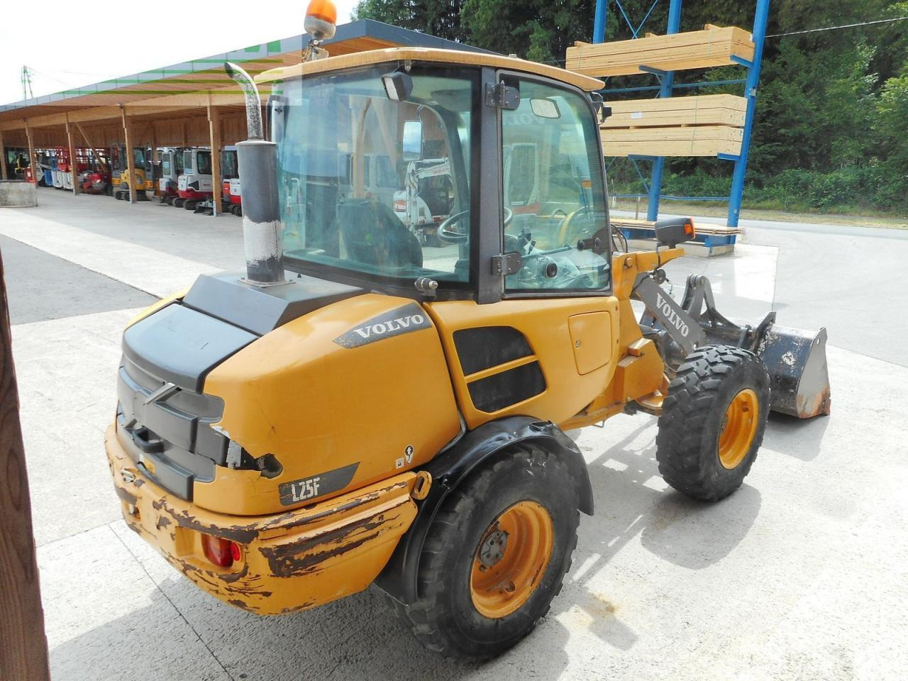 Volvo l25f ( 5.500kg ) hydr. schnellwechsler + 3 kreis - Mini excavator: picture 4 Volvo l25f ( 5.500kg ) hydr. schnellwechsler + 3 kreis - Mini excavator: picture 4