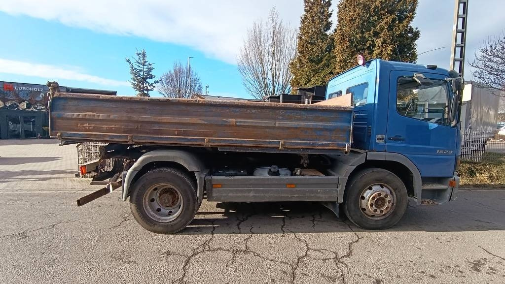 Mercedes-Benz 1523, 3-Seiten-Kipper, 6-Zylinder-Dieselmotor, AHK - Tipper: picture 5 Mercedes-Benz 1523, 3-Seiten-Kipper, 6-Zylinder-Dieselmotor, AHK - Tipper: picture 5