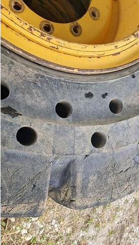 Big Vollgummi Räder 20,5 x 25 mit Volvo Felgen - Tire: picture 4 Big Vollgummi Räder 20,5 x 25 mit Volvo Felgen - Tire: picture 4