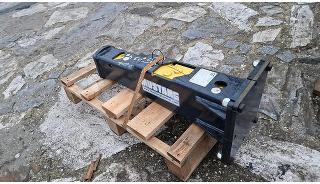 Mustang HM100 Hydraulikhammer - Hydraulic hammer: picture 3 Mustang HM100 Hydraulikhammer - Hydraulic hammer: picture 3