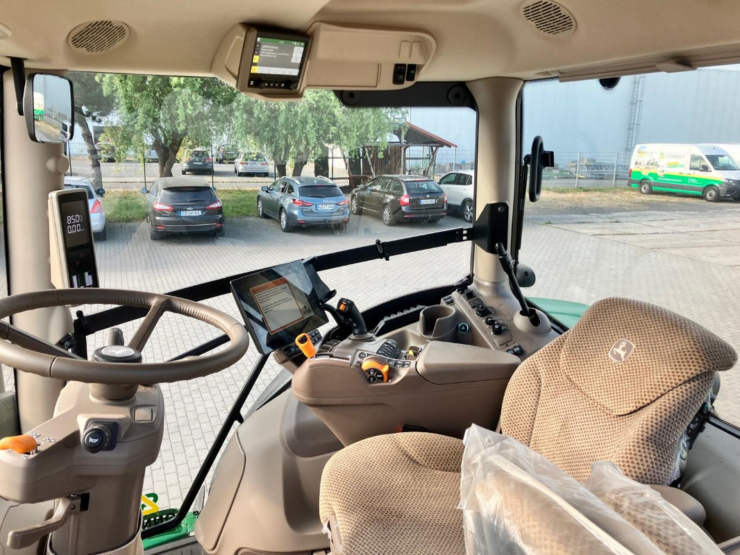 John Deere 6R 175 - Farm tractor: picture 5 John Deere 6R 175 - Farm tractor: picture 5