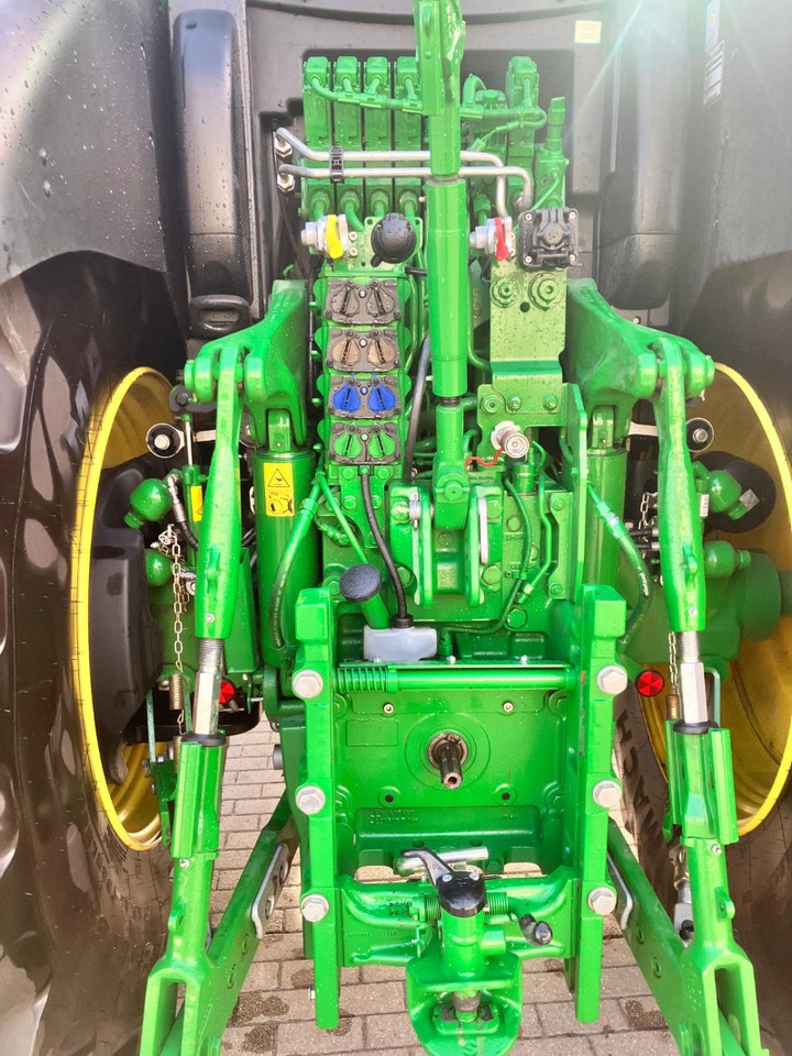 John Deere 6R 175 - Farm tractor: picture 4 John Deere 6R 175 - Farm tractor: picture 4