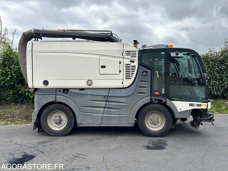 BALAYEUSE DE VOIRIE - MATHIEU GRAND AZURA MC 400 - 2 292 H - 2014 - Road sweeper: picture 4 BALAYEUSE DE VOIRIE - MATHIEU GRAND AZURA MC 400 - 2 292 H - 2014 - Road sweeper: picture 4