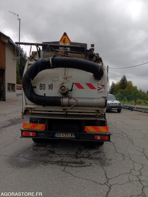 BALAYEUSE de Voiries- RENAULT MIDLUM 220 DXI avec aspiratrice EUROVOIRIE - Road sweeper: picture 3 BALAYEUSE de Voiries- RENAULT MIDLUM 220 DXI avec aspiratrice EUROVOIRIE - Road sweeper: picture 3