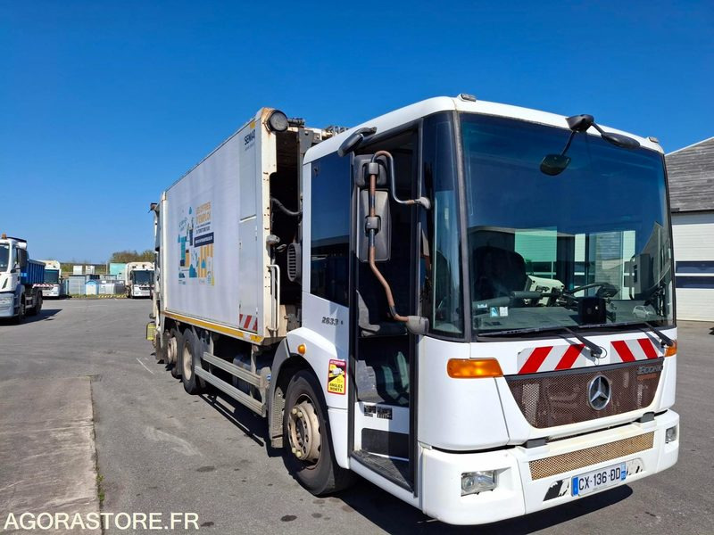 BOM Mercedes Econic 2013 240330 kms - Garbage truck: picture 1 BOM Mercedes Econic 2013 240330 kms - Garbage truck: picture 1