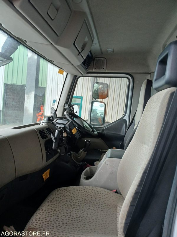 Balayeuse Renault Midlum 220.12 Scarab Major 3 D (62412) - Road sweeper: picture 5 Balayeuse Renault Midlum 220.12 Scarab Major 3 D (62412) - Road sweeper: picture 5