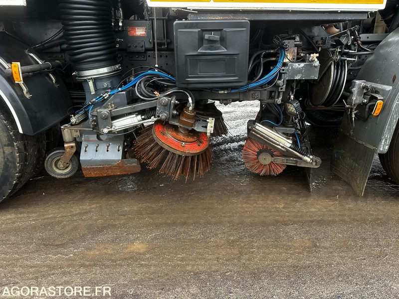 Balayeuse aspiratrice de voirie BROCK SL 280 JUMBO - 2006 - 310 527 KMS - Road sweeper: picture 4 Balayeuse aspiratrice de voirie BROCK SL 280 JUMBO - 2006 - 310 527 KMS - Road sweeper: picture 4