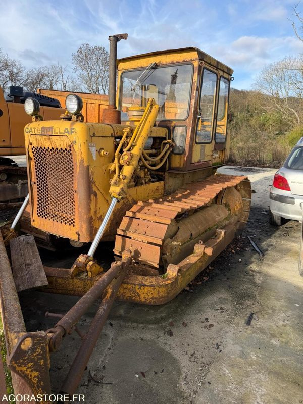 Bulldozer Caterpillar D4D - 4800H - 1975 - Bulldozer: picture 3 Bulldozer Caterpillar D4D - 4800H - 1975 - Bulldozer: picture 3