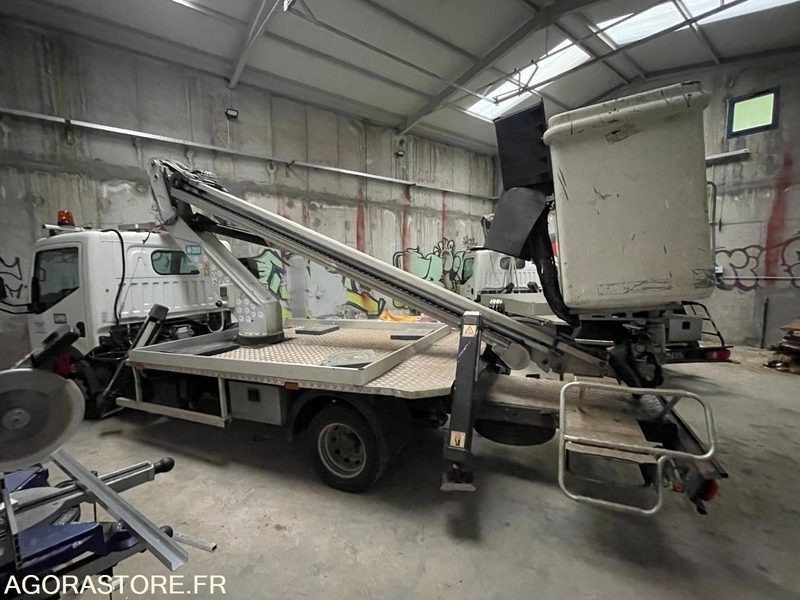 CAMION NACELLE NISSAN IMER P18T12 28740 KM 2015 - Truck mounted aerial platform: picture 1 CAMION NACELLE NISSAN IMER P18T12 28740 KM 2015 - Truck mounted aerial platform: picture 1