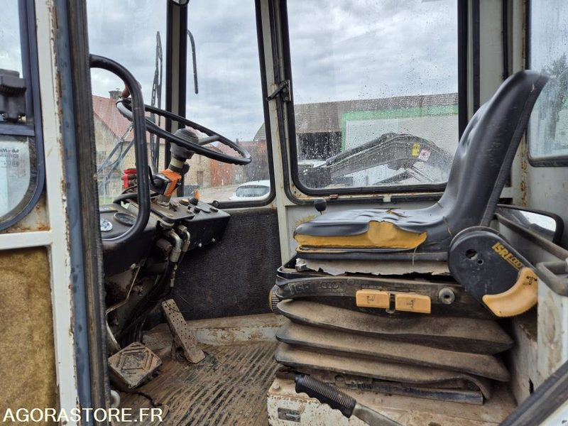 CHARGEUSE O et K - 3,5T - 1995 - 5800 heures TRES BON ETAT - Loader: picture 4 CHARGEUSE O et K - 3,5T - 1995 - 5800 heures TRES BON ETAT - Loader: picture 4