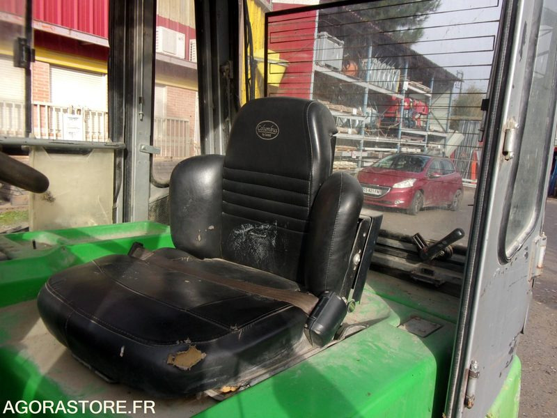 CHARIOT ÉLÉVATEUR 3 TONNES POSITIONNEUR DE FOURCHES ELECTRIQUE CESAB - Electric forklift: picture 5 CHARIOT ÉLÉVATEUR 3 TONNES POSITIONNEUR DE FOURCHES ELECTRIQUE CESAB - Electric forklift: picture 5