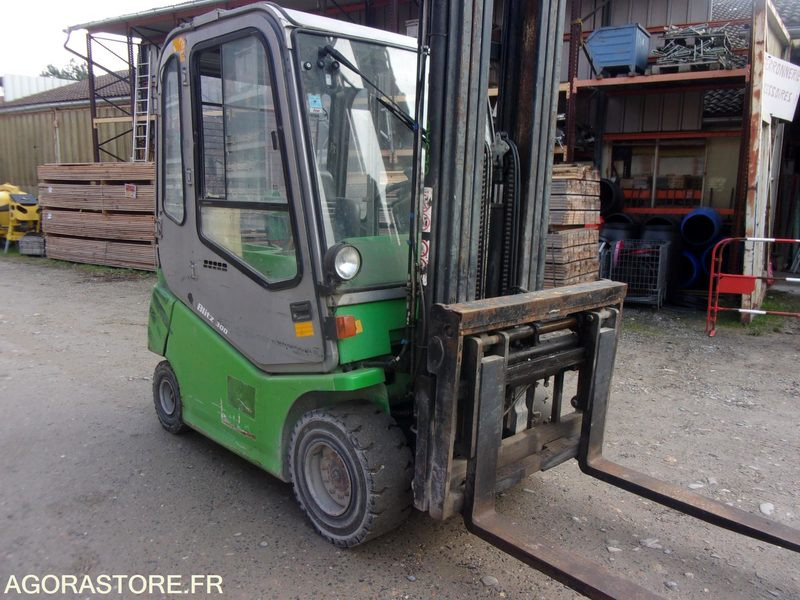 CHARIOT ÉLÉVATEUR 3 TONNES POSITIONNEUR DE FOURCHES ELECTRIQUE CESAB - Electric forklift: picture 1 CHARIOT ÉLÉVATEUR 3 TONNES POSITIONNEUR DE FOURCHES ELECTRIQUE CESAB - Electric forklift: picture 1