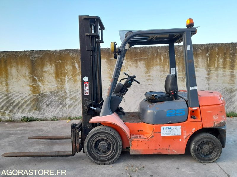 CHARIOT ELEVATEUR TOYOTA 627FDF25 - 2000 - Diesel forklift: picture 1 CHARIOT ELEVATEUR TOYOTA 627FDF25 - 2000 - Diesel forklift: picture 1