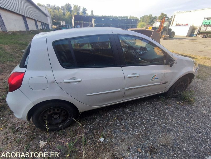 CLIO III 1.5 DCI accidentée 07/2025 - Car: picture 1 CLIO III 1.5 DCI accidentée 07/2025 - Car: picture 1