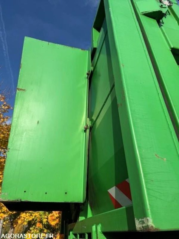 COMPACTEUR MONOBLOC EMBARQUE ARMAND MOULET - Tool/ Equipment: picture 4 COMPACTEUR MONOBLOC EMBARQUE ARMAND MOULET - Tool/ Equipment: picture 4