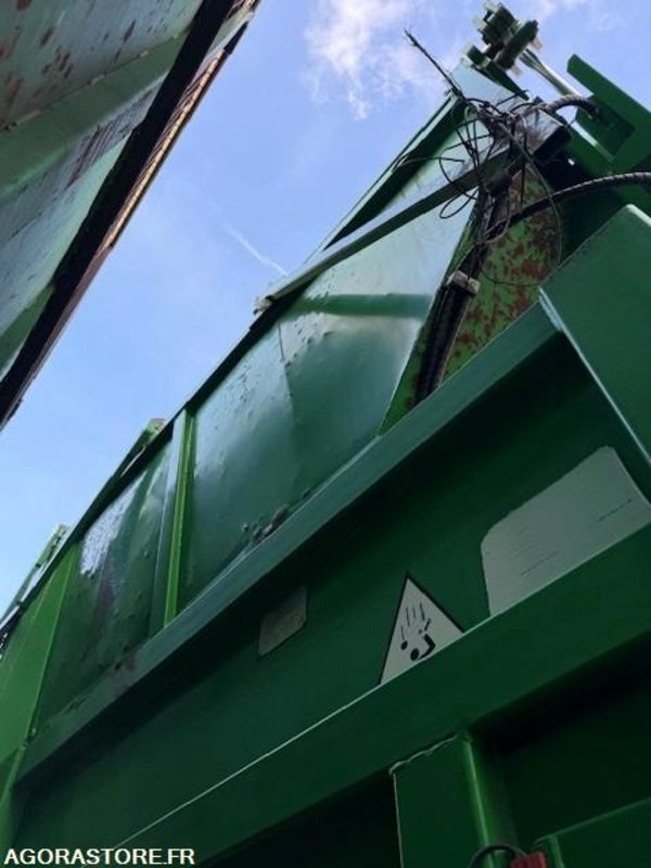 COMPACTEUR MONOBLOC EMBARQUE ARMAND MOULET - Tool/ Equipment: picture 3 COMPACTEUR MONOBLOC EMBARQUE ARMAND MOULET - Tool/ Equipment: picture 3