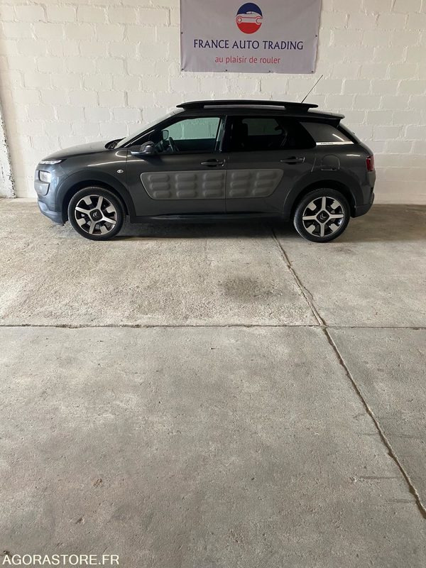 Citroën C4 Cactus 1.2 VTi 12V 82 cv - 2015 - SUV: picture 2 Citroën C4 Cactus 1.2 VTi 12V 82 cv - 2015 - SUV: picture 2