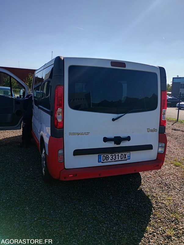 DB-331-DX - Non Roulant - RENAULT TRAFIC - VASP - 241 322 Kms - Ambulance: picture 2 DB-331-DX - Non Roulant - RENAULT TRAFIC - VASP - 241 322 Kms - Ambulance: picture 2