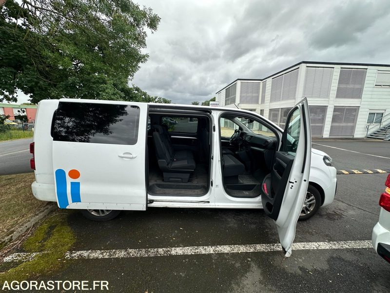 EM-582-ZF - Roulant - VP - 9 Places - Jumpy SPACE TOURER - 259 735 Kms - Minibus, Passenger van: picture 4 EM-582-ZF - Roulant - VP - 9 Places - Jumpy SPACE TOURER - 259 735 Kms - Minibus, Passenger van: picture 4