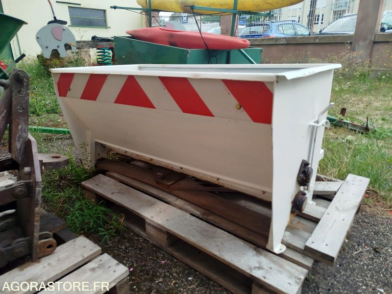 Epandeur de sel Hydromann 300G - Sand/ Salt spreader: picture 1 Epandeur de sel Hydromann 300G - Sand/ Salt spreader: picture 1