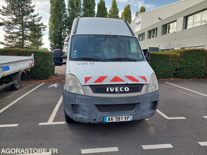 FOURGON IVECO AVEC GROUPE HP / AX781YP (VENTE EXPORT UNIQUEMENT) - Panel van: picture 2 FOURGON IVECO AVEC GROUPE HP / AX781YP (VENTE EXPORT UNIQUEMENT) - Panel van: picture 2