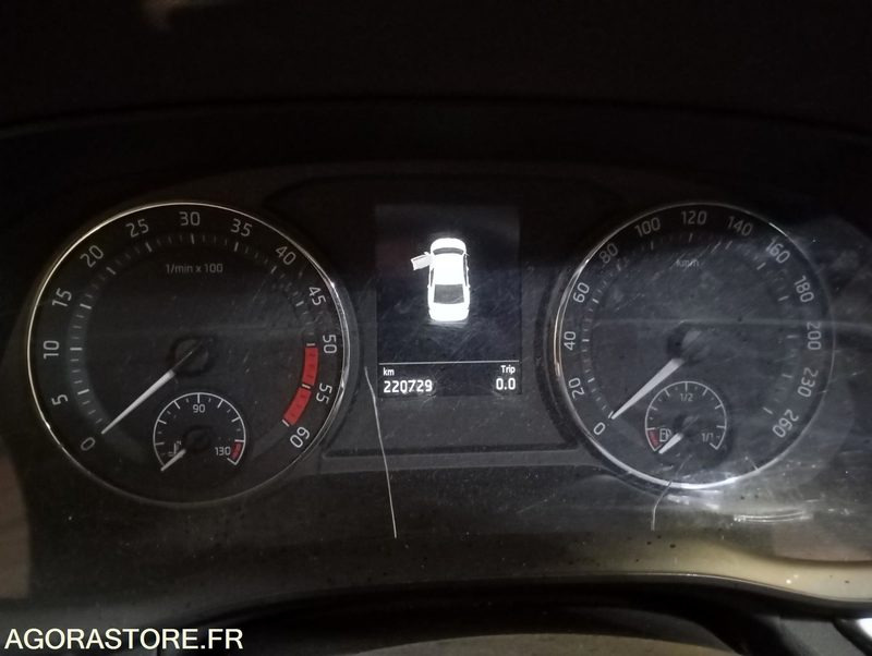 FY-185-TK - Non Roulant - PP - SKODA OCTAVIA - VP - 220 708 Kms - Car: picture 5 FY-185-TK - Non Roulant - PP - SKODA OCTAVIA - VP - 220 708 Kms - Car: picture 5