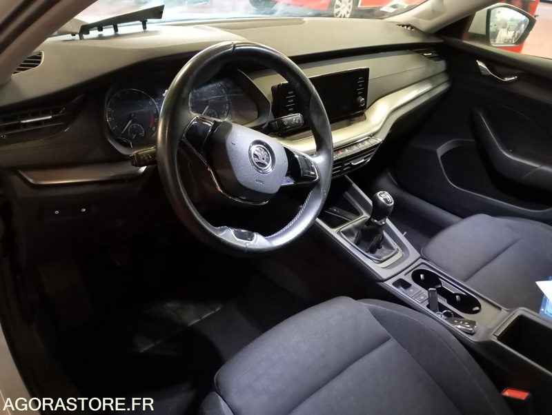 FY-185-TK - Non Roulant - PP - SKODA OCTAVIA - VP - 220 708 Kms - Car: picture 4 FY-185-TK - Non Roulant - PP - SKODA OCTAVIA - VP - 220 708 Kms - Car: picture 4