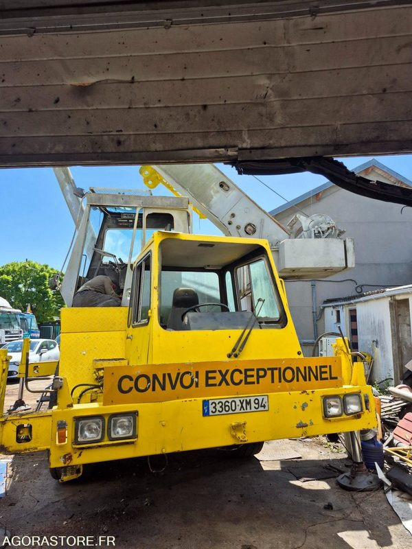 Grue Mobile 4 x 4 GROVE AT 633 - 1990 - 8500 heures - Mobile crane: picture 1 Grue Mobile 4 x 4 GROVE AT 633 - 1990 - 8500 heures - Mobile crane: picture 1