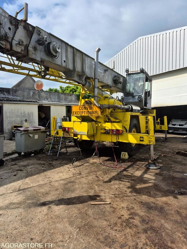 Grue Mobile 4 x 4 GROVE AT 633 - 1990 - 8500 heures - Mobile crane: picture 3 Grue Mobile 4 x 4 GROVE AT 633 - 1990 - 8500 heures - Mobile crane: picture 3