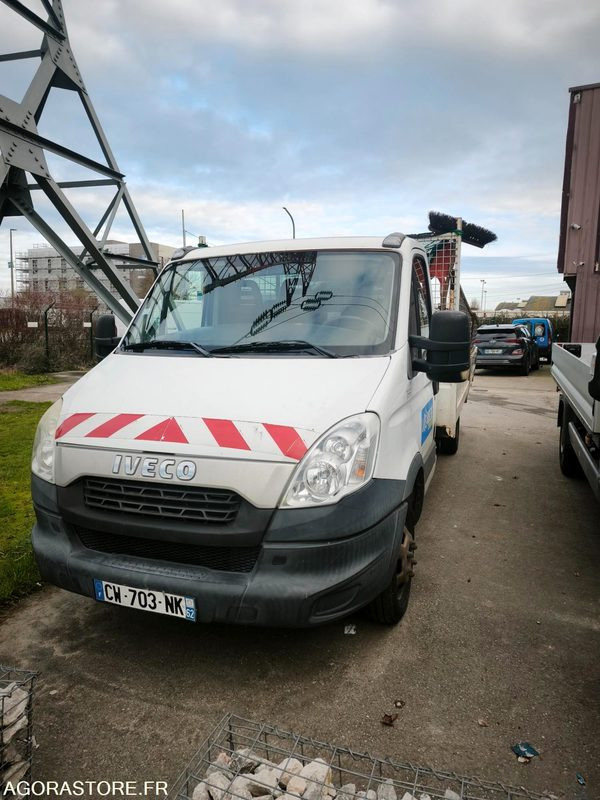 IVECO DAILY V CAMIONNETTE 2.3 29L13 V, 35C13 V, 35S13 V, 40C13 V, 40S13 V - Tipper van: picture 2 IVECO DAILY V CAMIONNETTE 2.3 29L13 V, 35C13 V, 35S13 V, 40C13 V, 40S13 V - Tipper van: picture 2