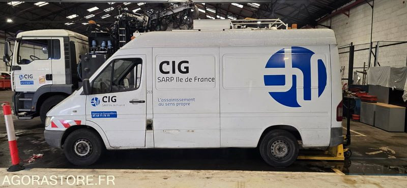 MERCEDES Sprinter fourgon 2006 175000Km Roulant sans CT PRO UNIQUEMENT - Panel van: picture 4 MERCEDES Sprinter fourgon 2006 175000Km Roulant sans CT PRO UNIQUEMENT - Panel van: picture 4