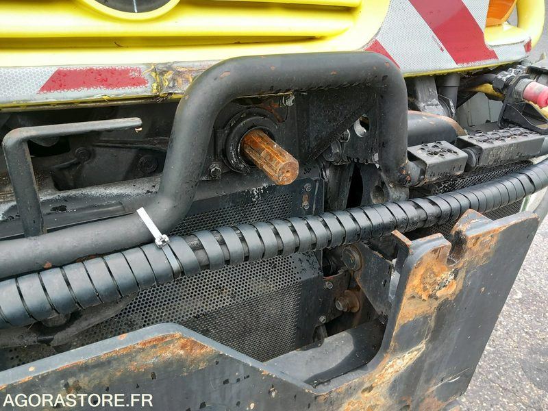 MERCEDES UNIMOG 4X4 4RD AVEC SALEUSE ET AILERONS KU0105 SL0307 AB0107 AB0107 - Snow removal vehicle: picture 3 MERCEDES UNIMOG 4X4 4RD AVEC SALEUSE ET AILERONS KU0105 SL0307 AB0107 AB0107 - Snow removal vehicle: picture 3