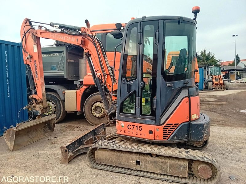 MINI-PELLE/CHENILLES HITACHI ZX38U-3CLR -- 2012 -- ENVIRON 6300 HEURES - Excavator: picture 1 MINI-PELLE/CHENILLES HITACHI ZX38U-3CLR -- 2012 -- ENVIRON 6300 HEURES - Excavator: picture 1