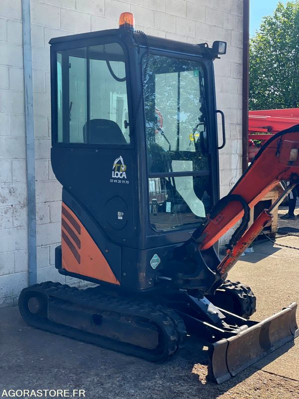 MINI-PELLE SUR CHENILLE CAOUTCHOUC HITACHI ZX17U-2 15CV 1.9T AVEC 3 GODETS - Excavator: picture 5 MINI-PELLE SUR CHENILLE CAOUTCHOUC HITACHI ZX17U-2 15CV 1.9T AVEC 3 GODETS - Excavator: picture 5