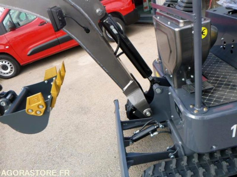 MINIPELLE NEUVE YCW 1T5 EURO5 - 2025 + 3 godets - Excavator: picture 2 MINIPELLE NEUVE YCW 1T5 EURO5 - 2025 + 3 godets - Excavator: picture 2