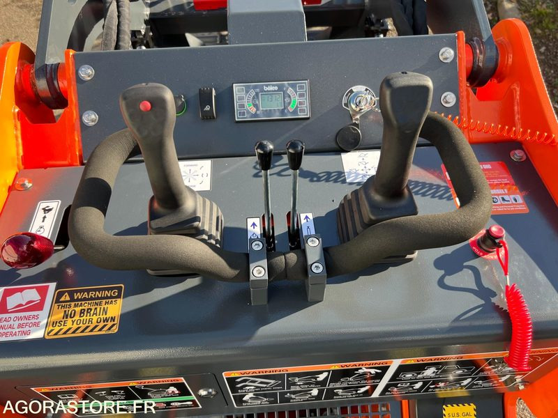 Loader Mini chargeur porte outils BOLEO 25cv SV25H: picture 7