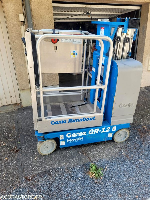NACELLE GENIE GR12 NOVON 1H40 D'UTILISATION + REMORQUE 2 TONES ROUE DOLBY - Tool/ Equipment: picture 1 NACELLE GENIE GR12 NOVON 1H40 D'UTILISATION + REMORQUE 2 TONES ROUE DOLBY - Tool/ Equipment: picture 1