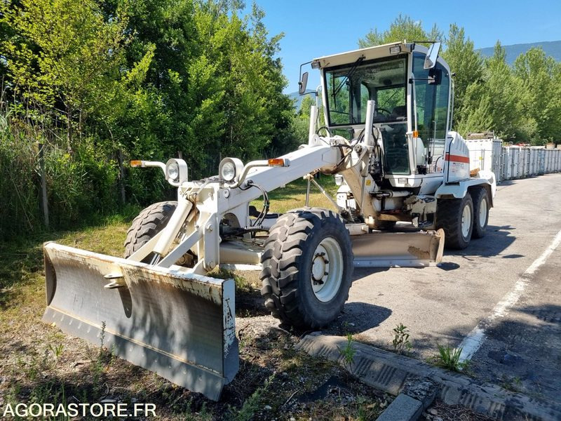 NIVELEUSE - NEW HOLLAND F106.7 - 2014 / 6195 Heures (M47110) - Grader: picture 2 NIVELEUSE - NEW HOLLAND F106.7 - 2014 / 6195 Heures (M47110) - Grader: picture 2